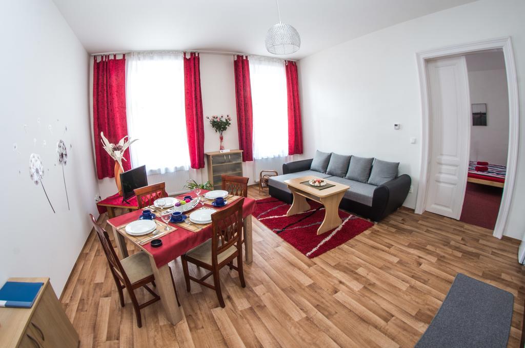 Apartman Relax ออลอโมตซ์ ภายนอก รูปภาพ