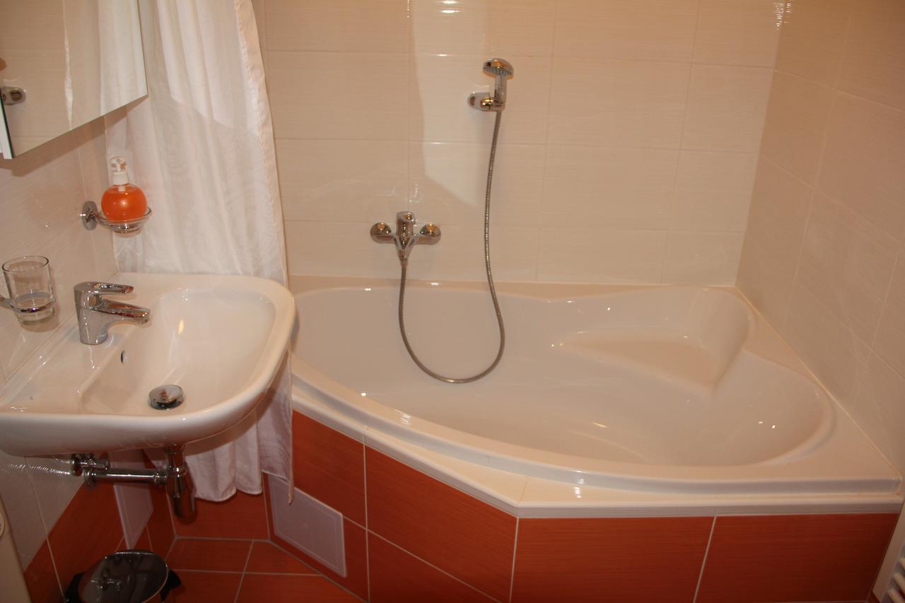 Apartman Relax ออลอโมตซ์ ภายนอก รูปภาพ